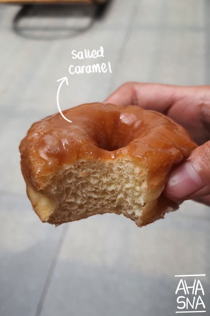 Mencicipi Donat Bahagia, Donat yang Wajib Kamu Coba 7 salted caramel donat bahagia