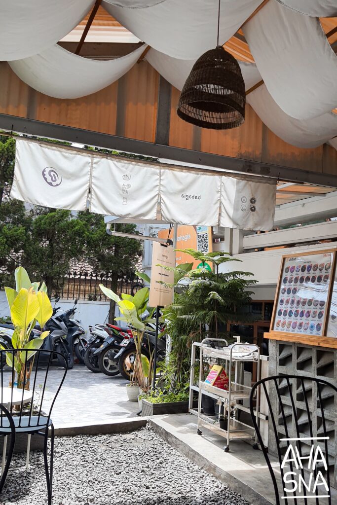 Mencicipi Donat Bahagia, Donat yang Wajib Kamu Coba 3 Donat Bahagia Cibeunying